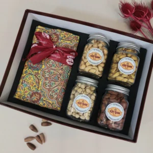 هدیه سازمانی ترمه افشاری در ابعاد 70 در 70 بادام درختی 270 گرمی پسته اكبری زعفرانی 210 گرمی فندوق 270 گرمی بادام هندی 270 گرمی